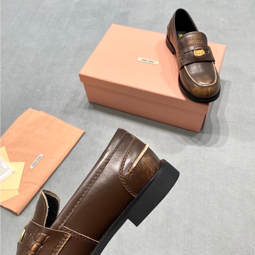 Miu Miu Vintage Leather Loafers🍑 - Picture 6 of 8